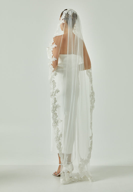 Lace Single Tier Tulle Veil (3 no) Unit Price: €30