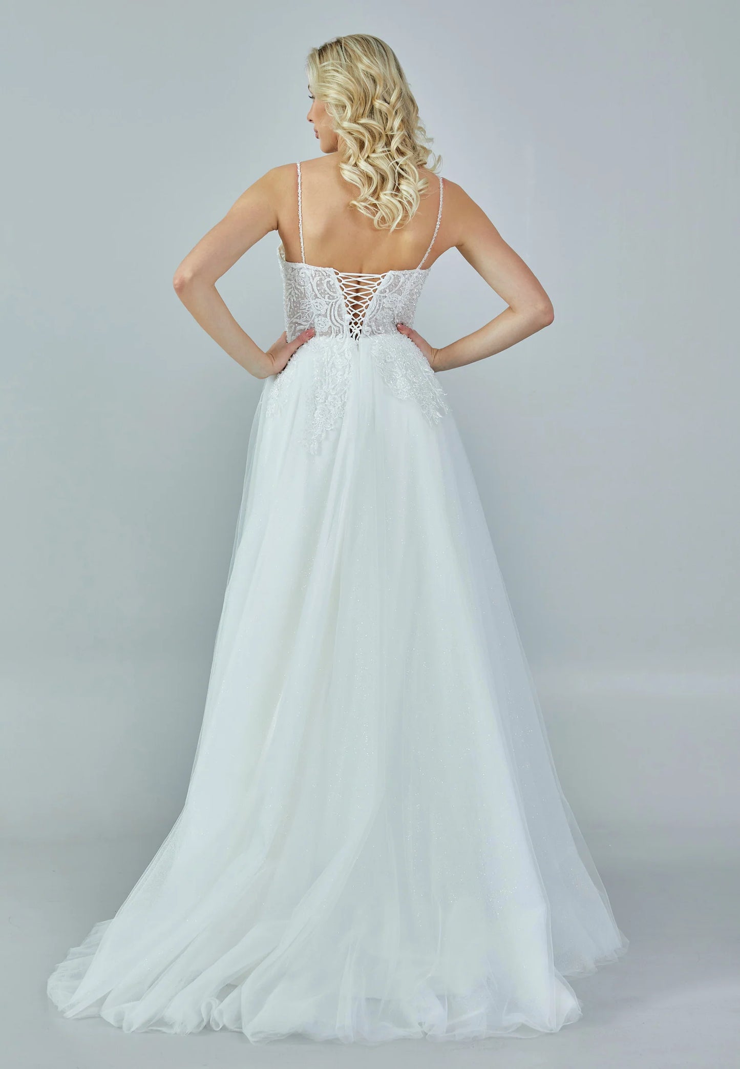 Sleeveless Maxi Tulle Regular Wedding Dress Unit Price: €190