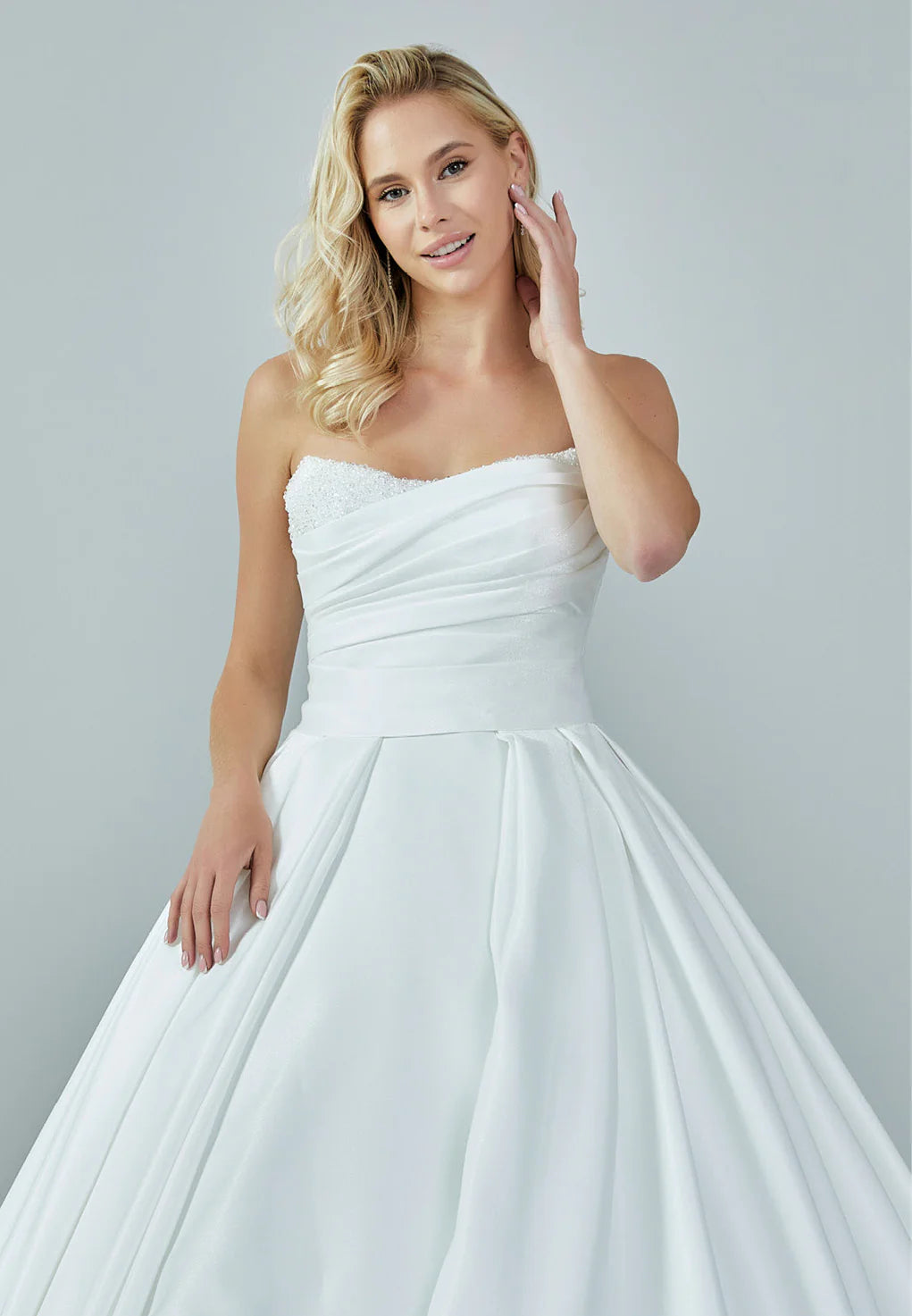 Strapless Maxi Satin Regular Wedding Dress Unit Price: €480