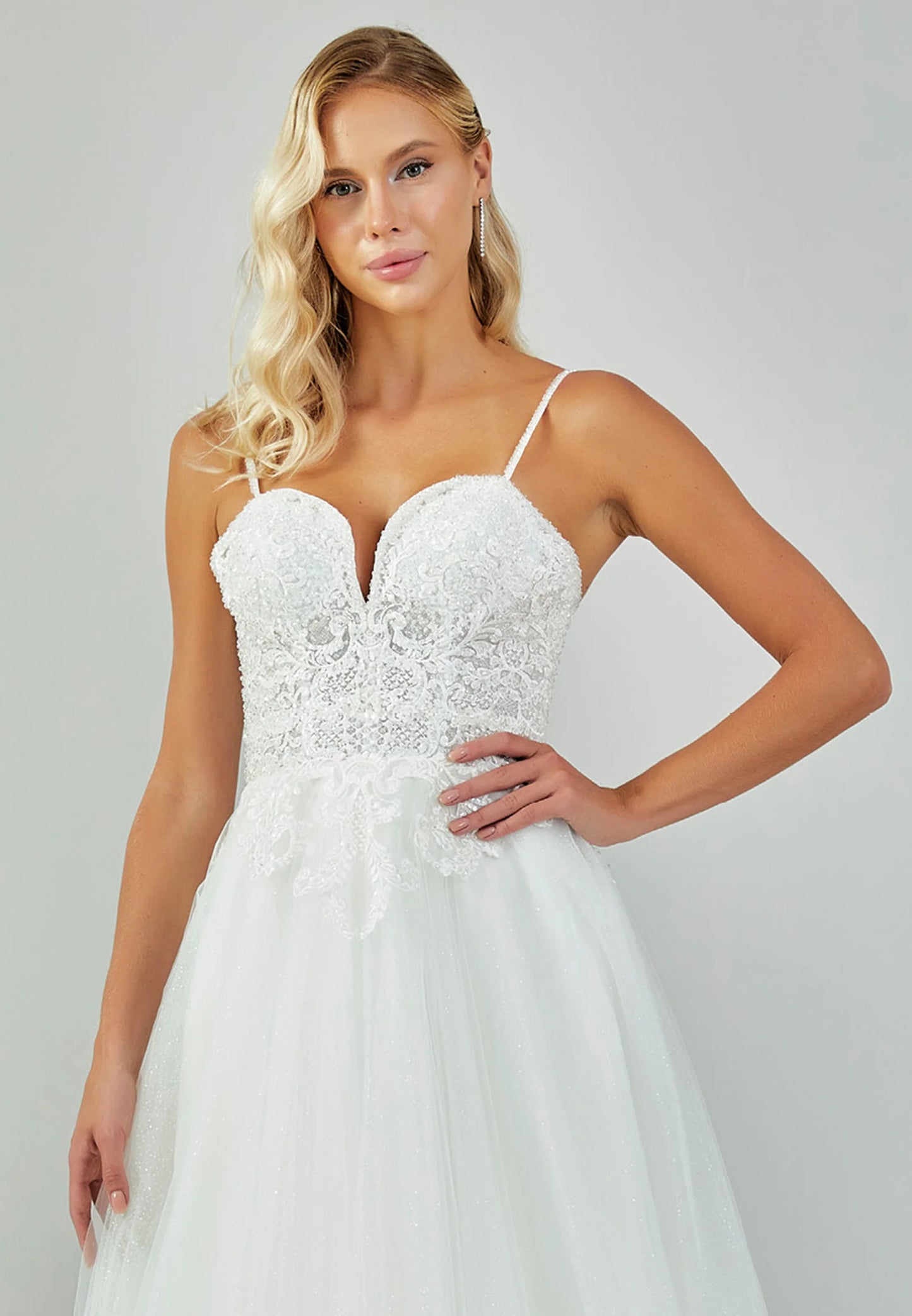 Sleeveless Maxi Tulle Regular Wedding Dress Unit Price: €200