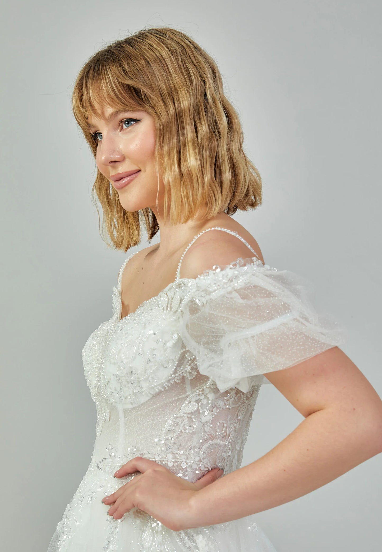 Off Shoulder Maxi Tulle Regular Wedding Dress Unit Price: €190