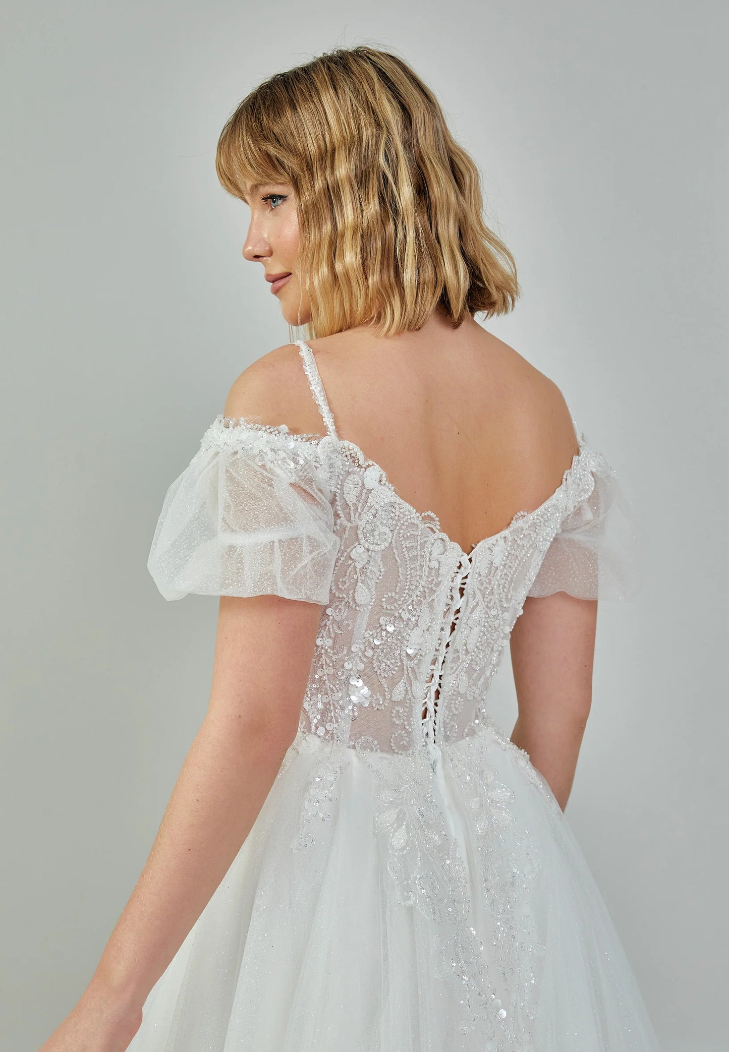 Off Shoulder Maxi Tulle Regular Wedding Dress Unit Price: €190