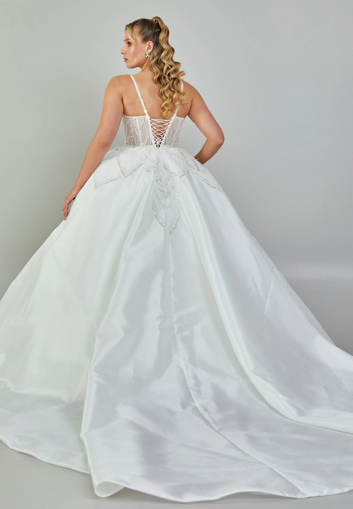 Sleeveless Maxi Polyester Plus Size Wedding Dress Unit Price: €240