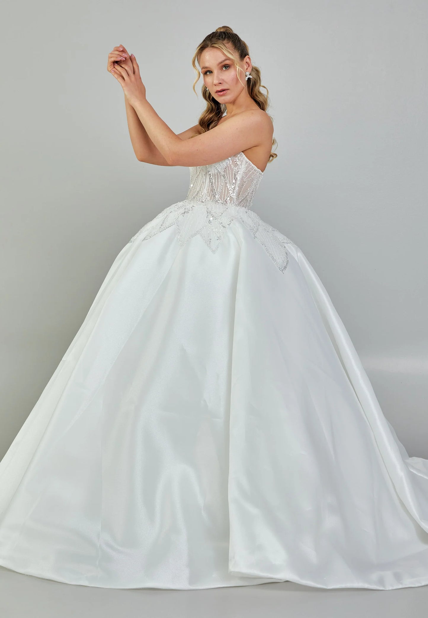 Sleeveless Maxi Polyester Plus Size Wedding Dress Unit Price: €240