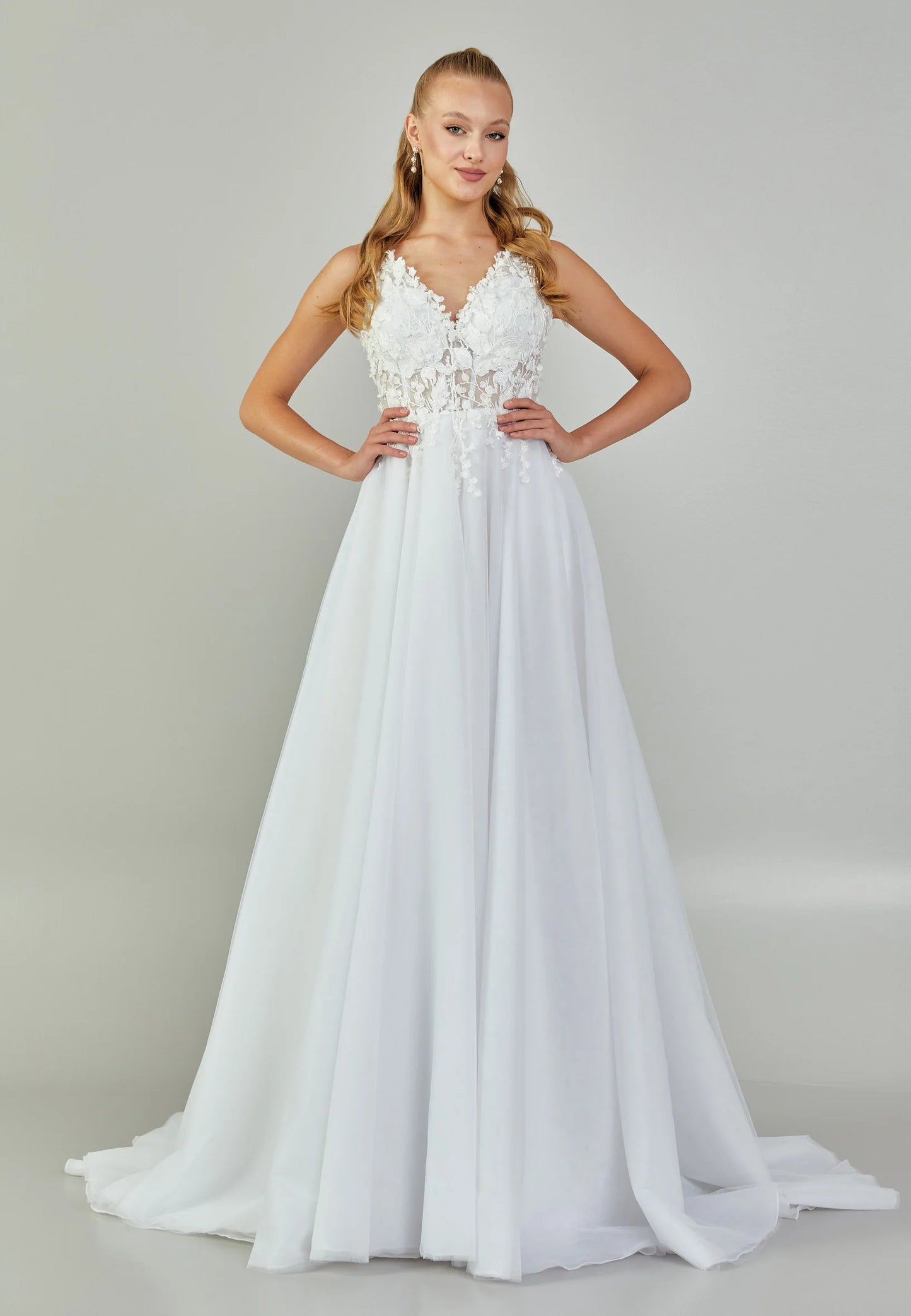 Sleeveless Maxi Tulle Regular Wedding Dress Unit Price: €420
