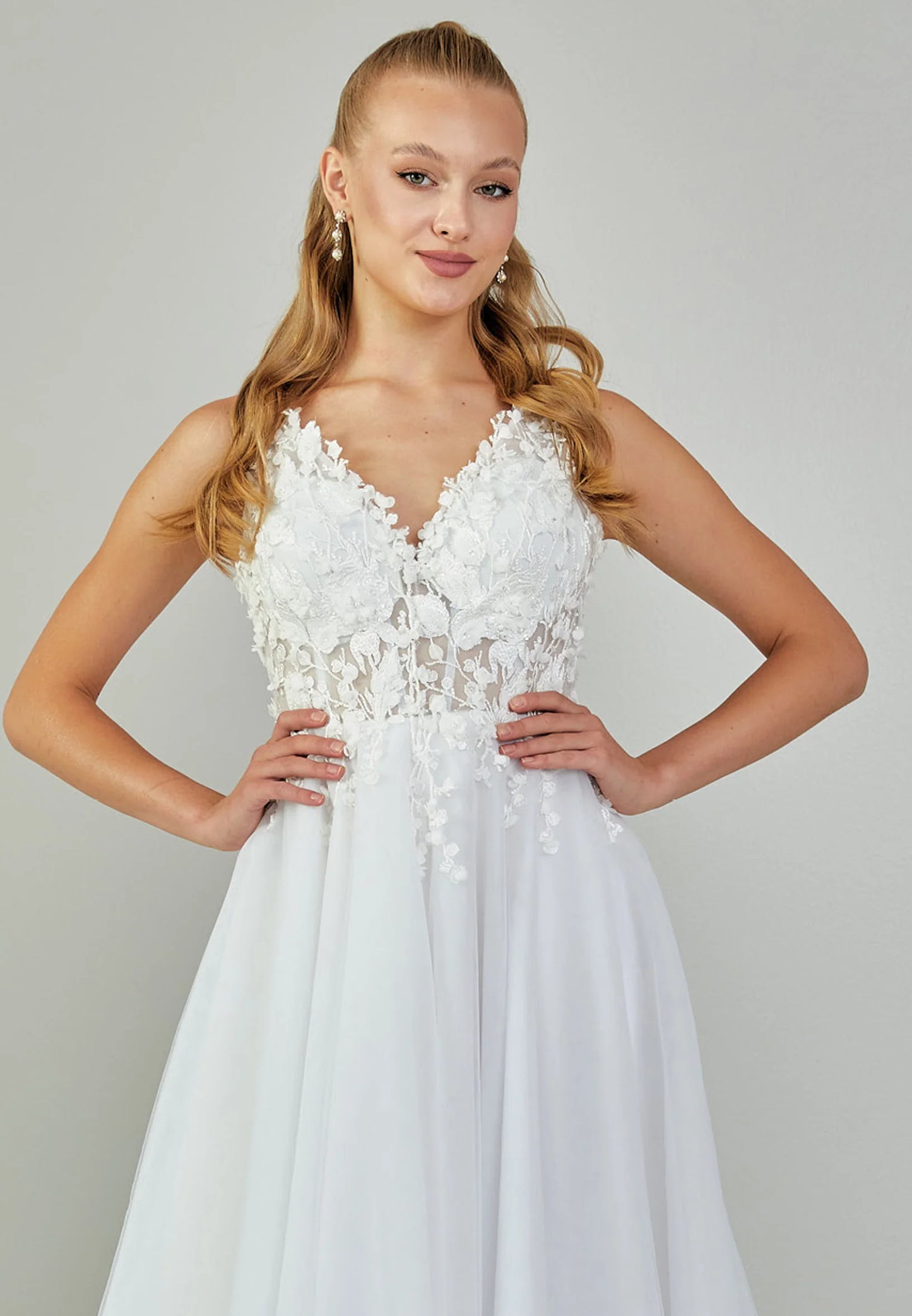 Sleeveless Maxi Tulle Regular Wedding Dress Unit Price: €420