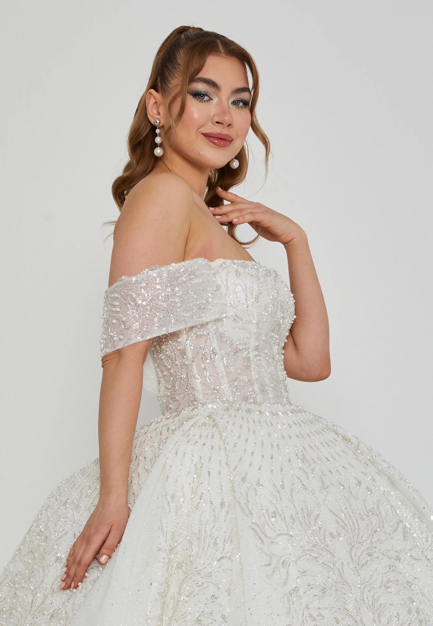 Off Shoulder Maxi Tulle Regular Wedding Dress Unit Price: €780