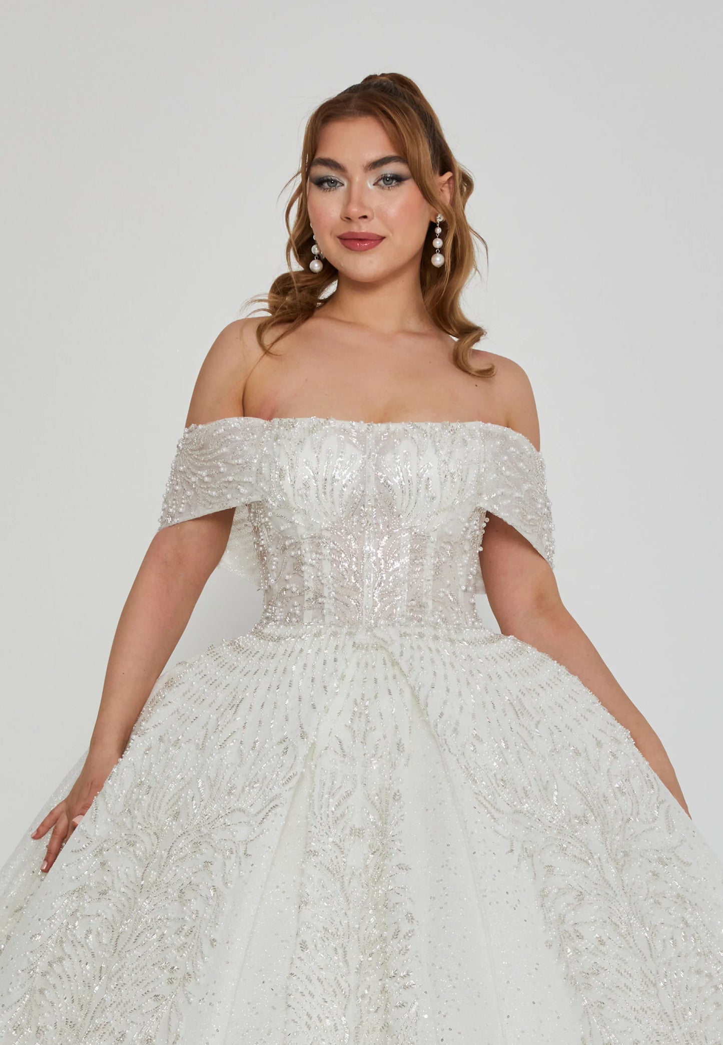 Off Shoulder Maxi Tulle Regular Wedding Dress Unit Price: €780