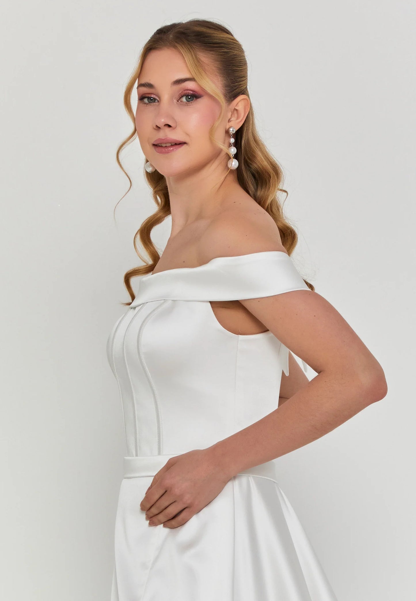 Off Shoulder Maxi Satin Regular Wedding Dress Unit Price: €355