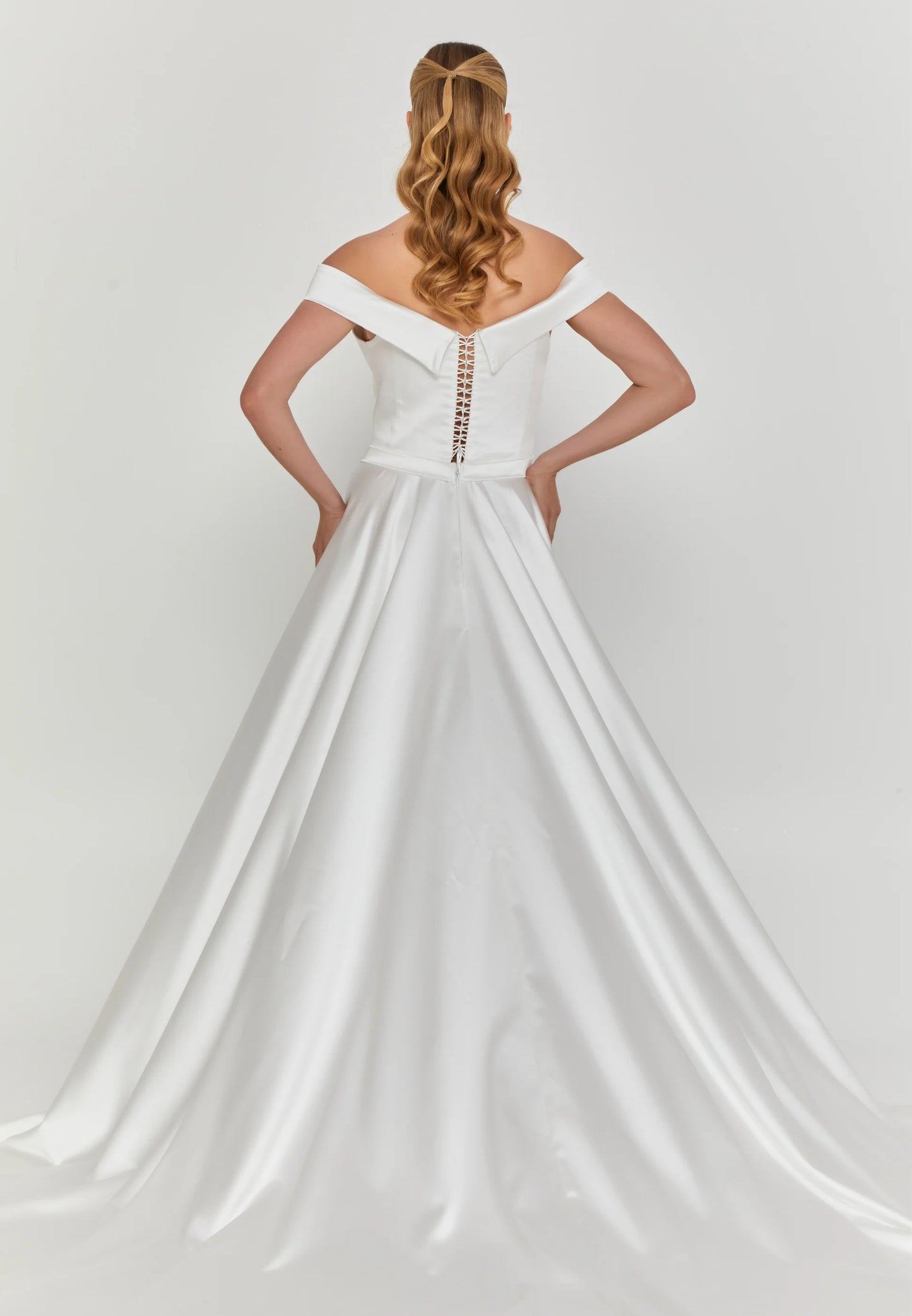 Off Shoulder Maxi Satin Regular Wedding Dress Unit Price: €355