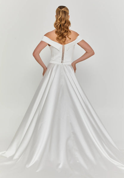 Off Shoulder Maxi Satin Regular Wedding Dress Unit Price: €355