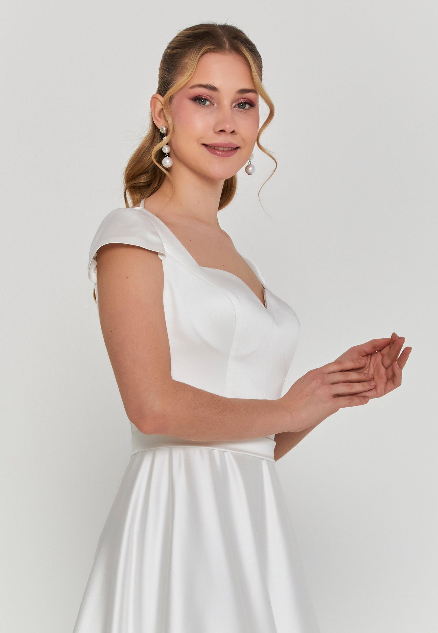 Short Sleeve Maxi Satin Regular Wedding Dress Unit Price: €355