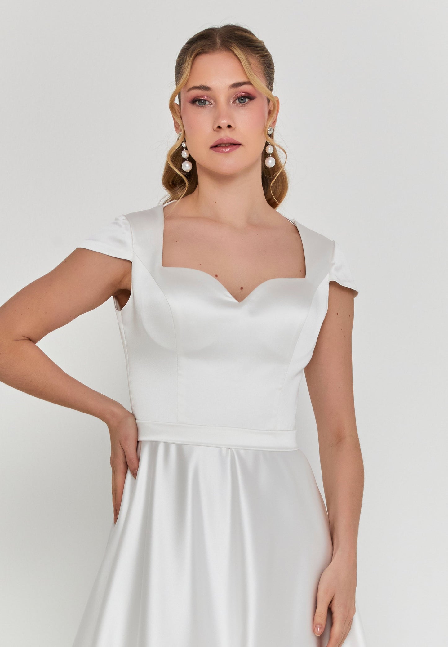Short Sleeve Maxi Satin Regular Wedding Dress Unit Price: €355