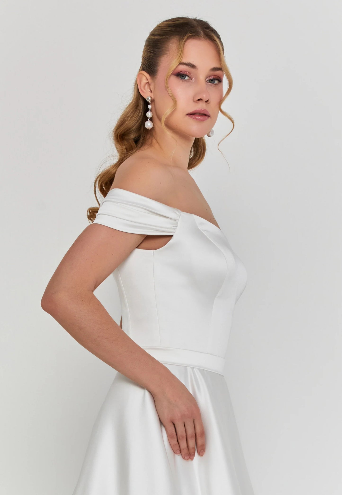 Off Shoulder Maxi Satin Regular Wedding Dress Unit Price: €355