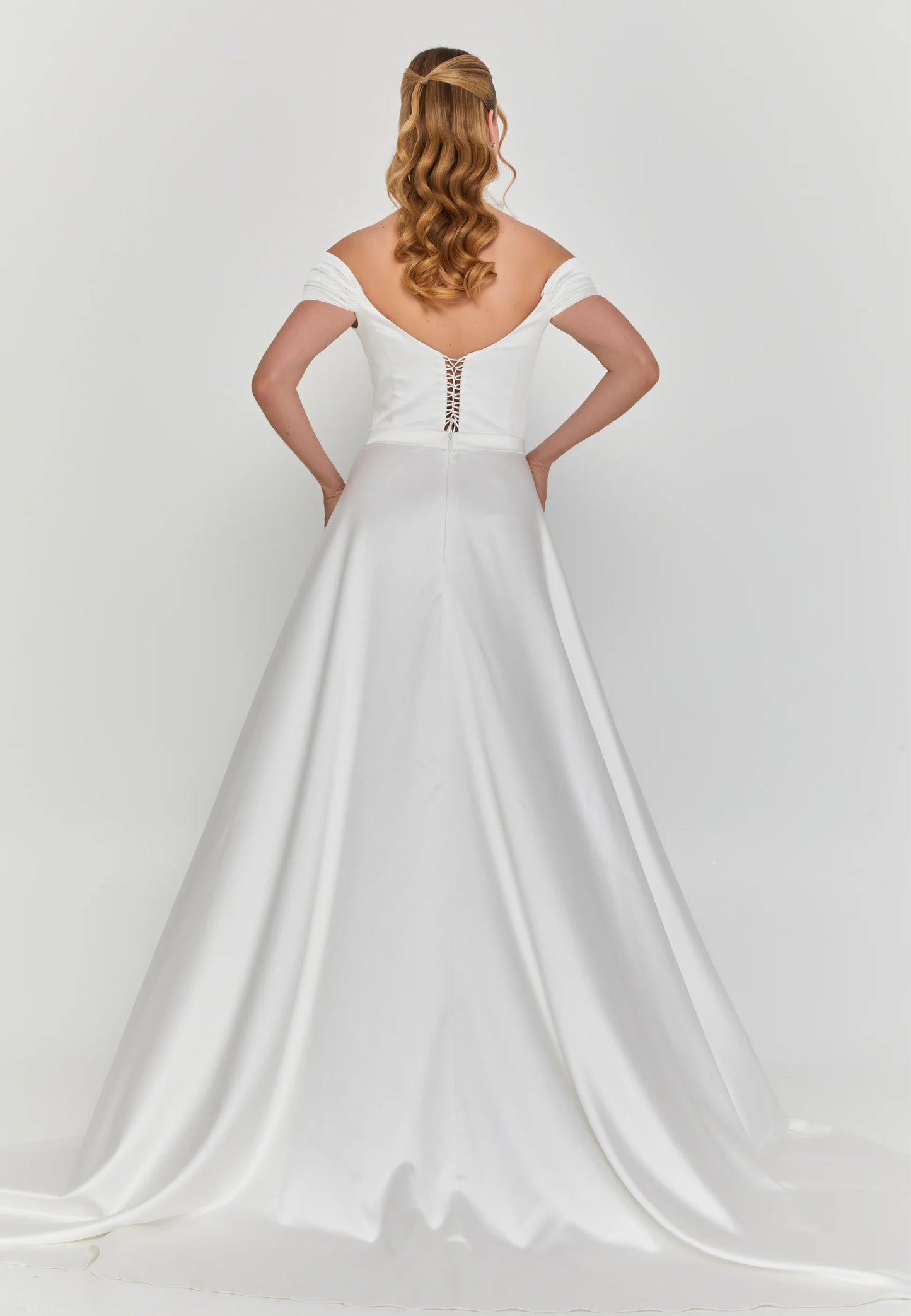 Off Shoulder Maxi Satin Regular Wedding Dress Unit Price: €355