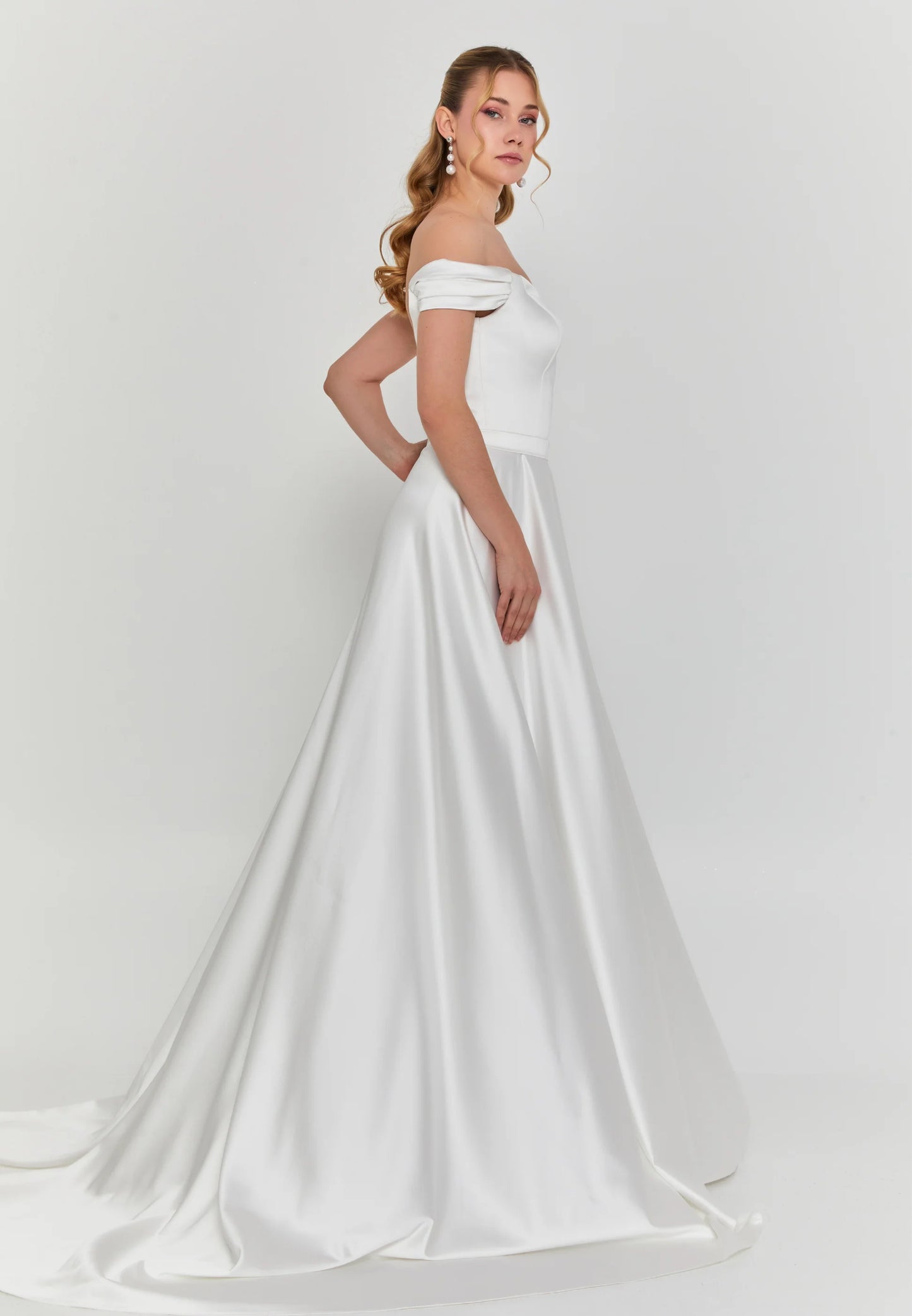 Off Shoulder Maxi Satin Regular Wedding Dress Unit Price: €355