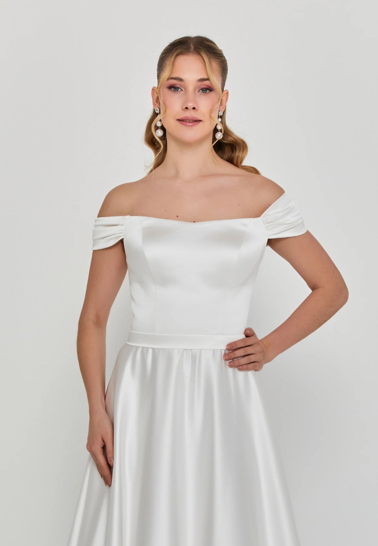 Off Shoulder Maxi Satin Regular Wedding Dress Unit Price: €355