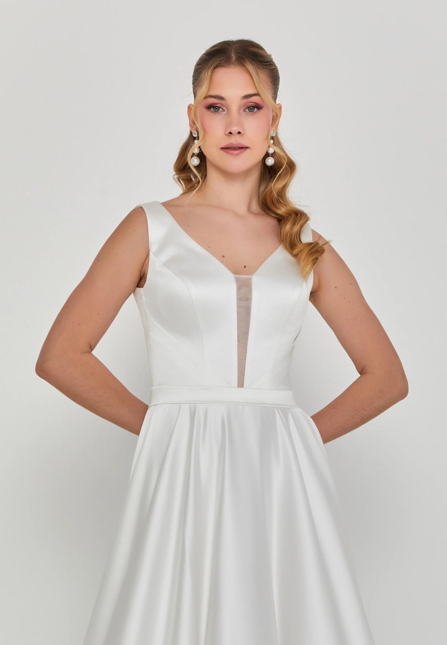 Sleeveless Maxi Satin Regular Wedding Dress Unit Price: €355