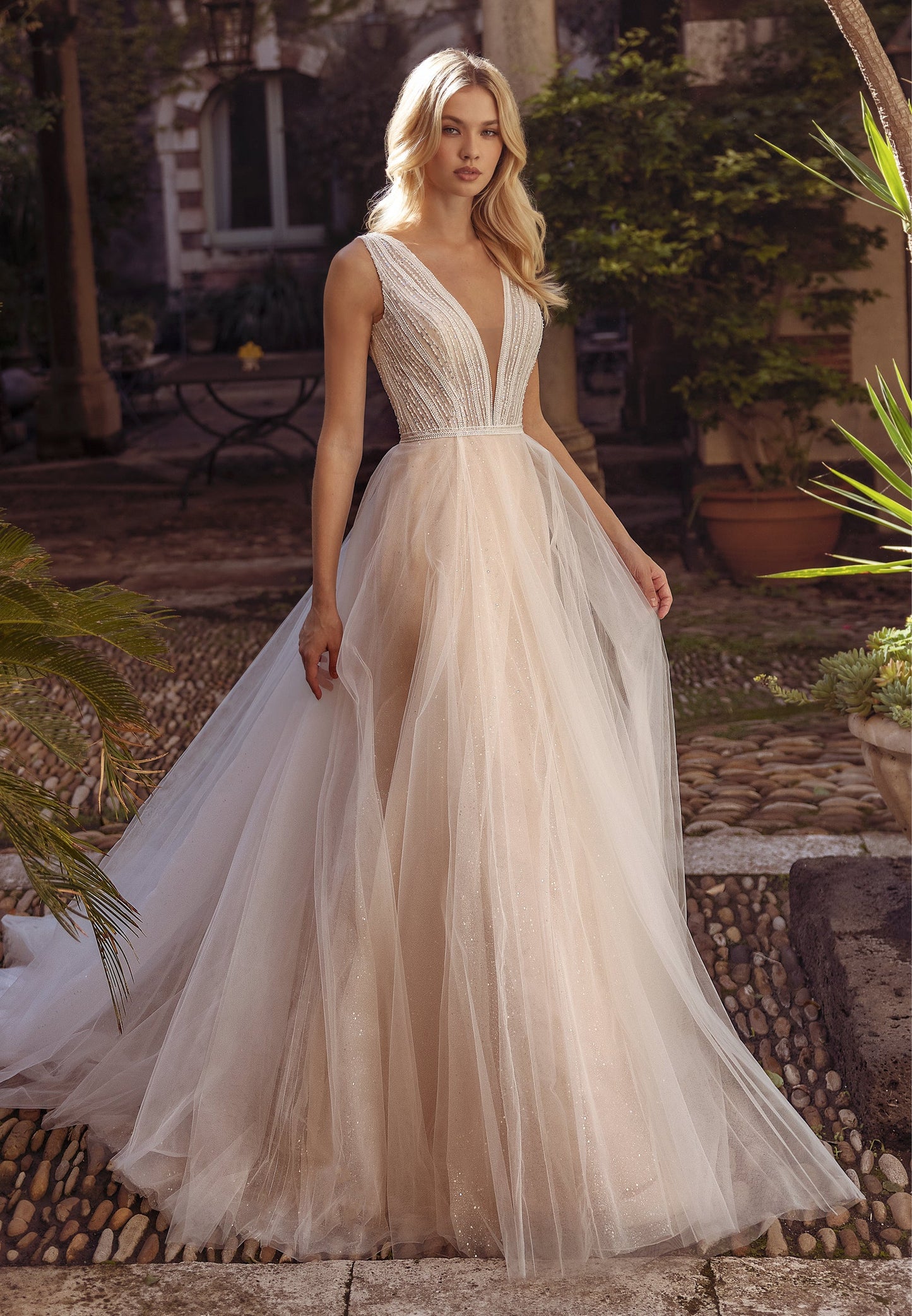 Sleeveless Maxi Tulle Regular Wedding Dress Unit Price: €360