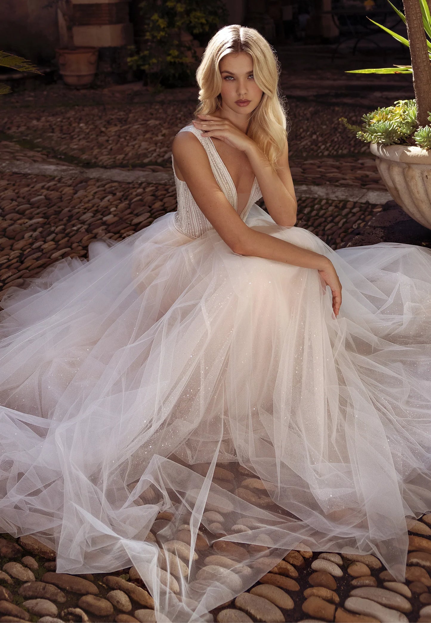 Sleeveless Maxi Tulle Regular Wedding Dress Unit Price: €360