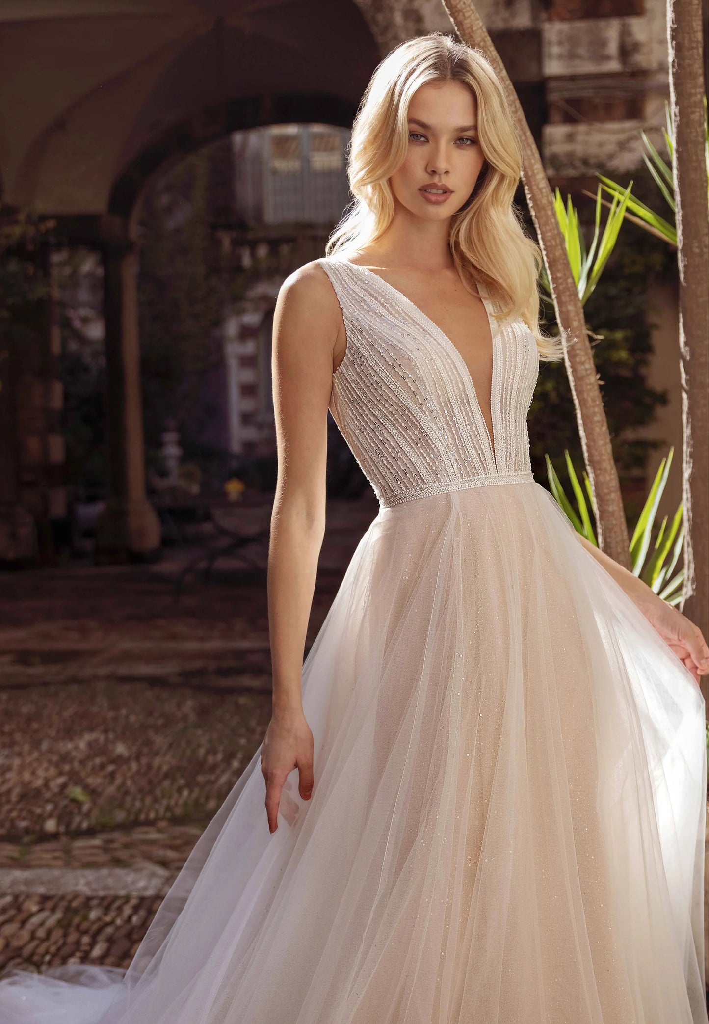 Sleeveless Maxi Tulle Regular Wedding Dress Unit Price: €360