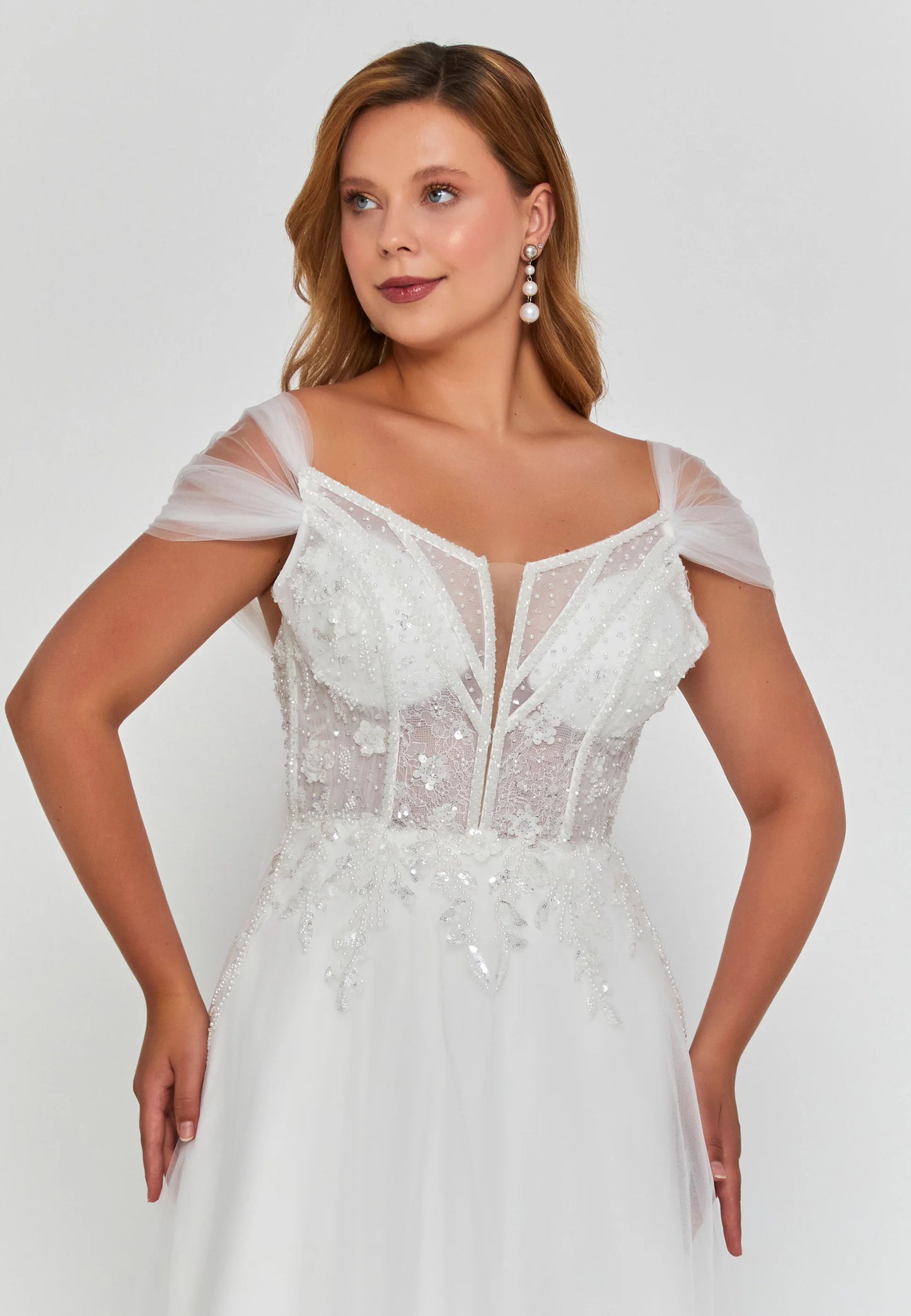 Off Shoulder Maxi Tulle Regular Wedding Dress Unit Price: €450