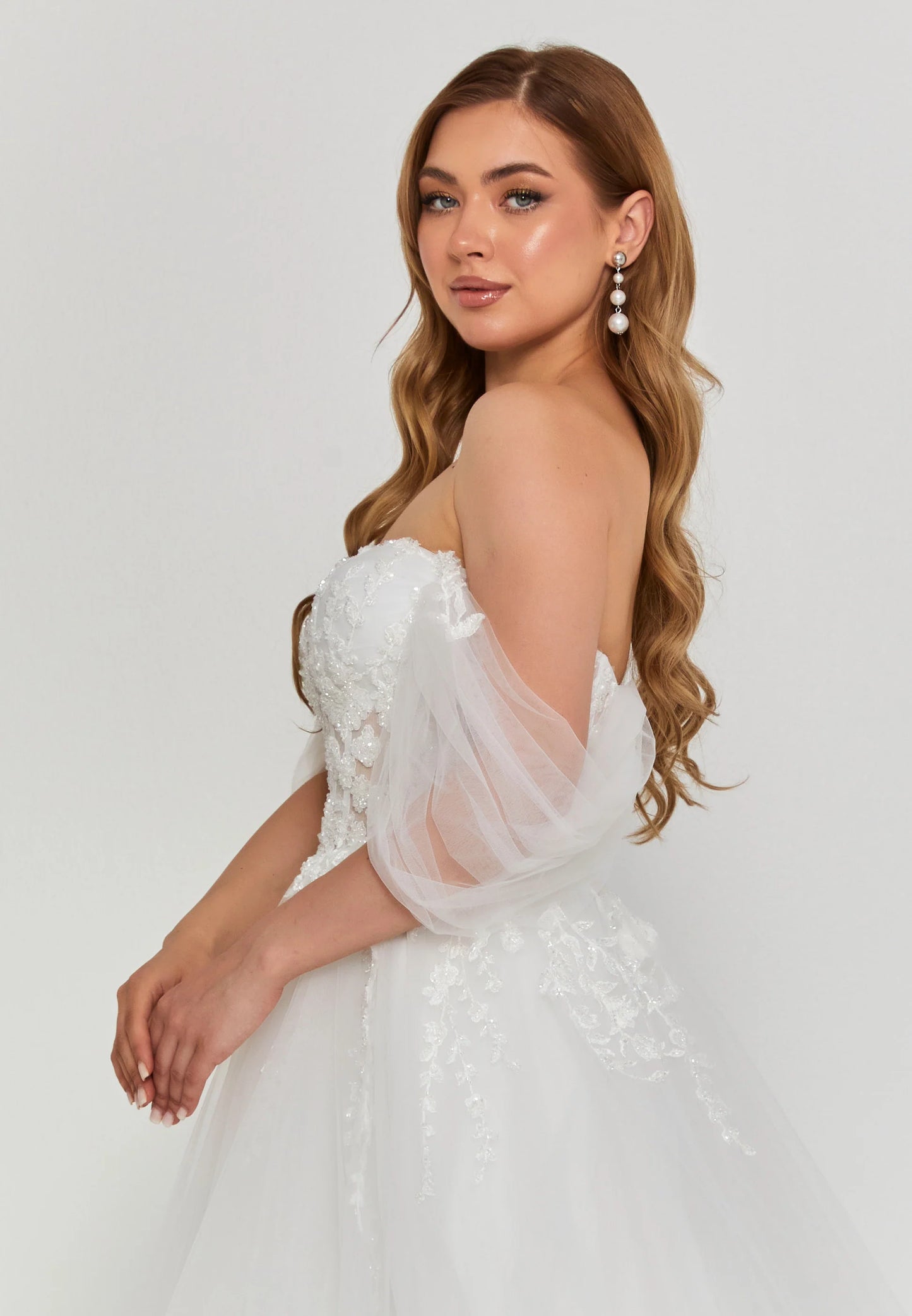 Off Shoulder Maxi Tulle Regular Wedding Dress Unit Price: €290