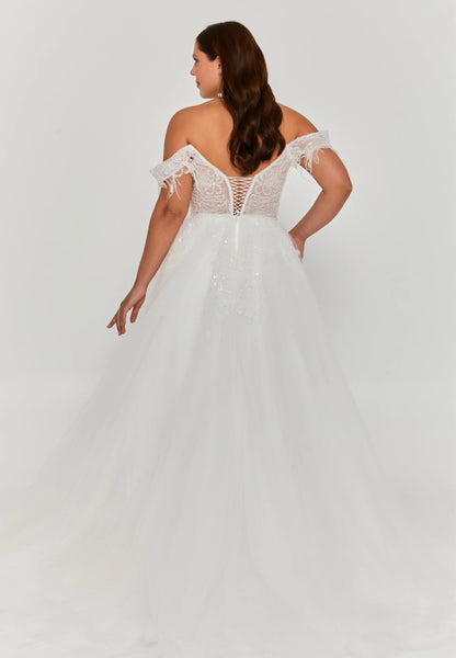 Off Shoulder Maxi Tulle Plus Size Wedding Dress Unit Price: €350