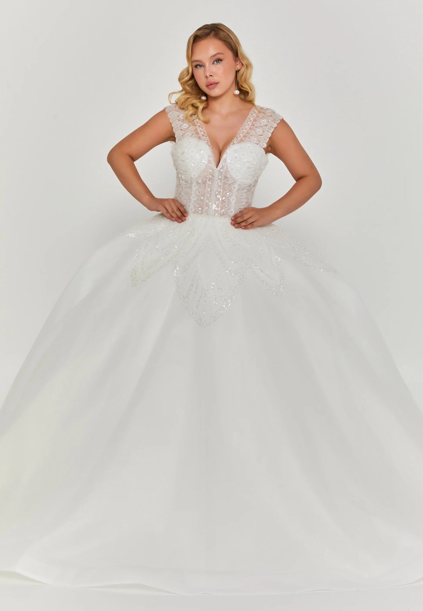 Sleeveless Maxi Tulle Regular Wedding Dress Unit Price: €405