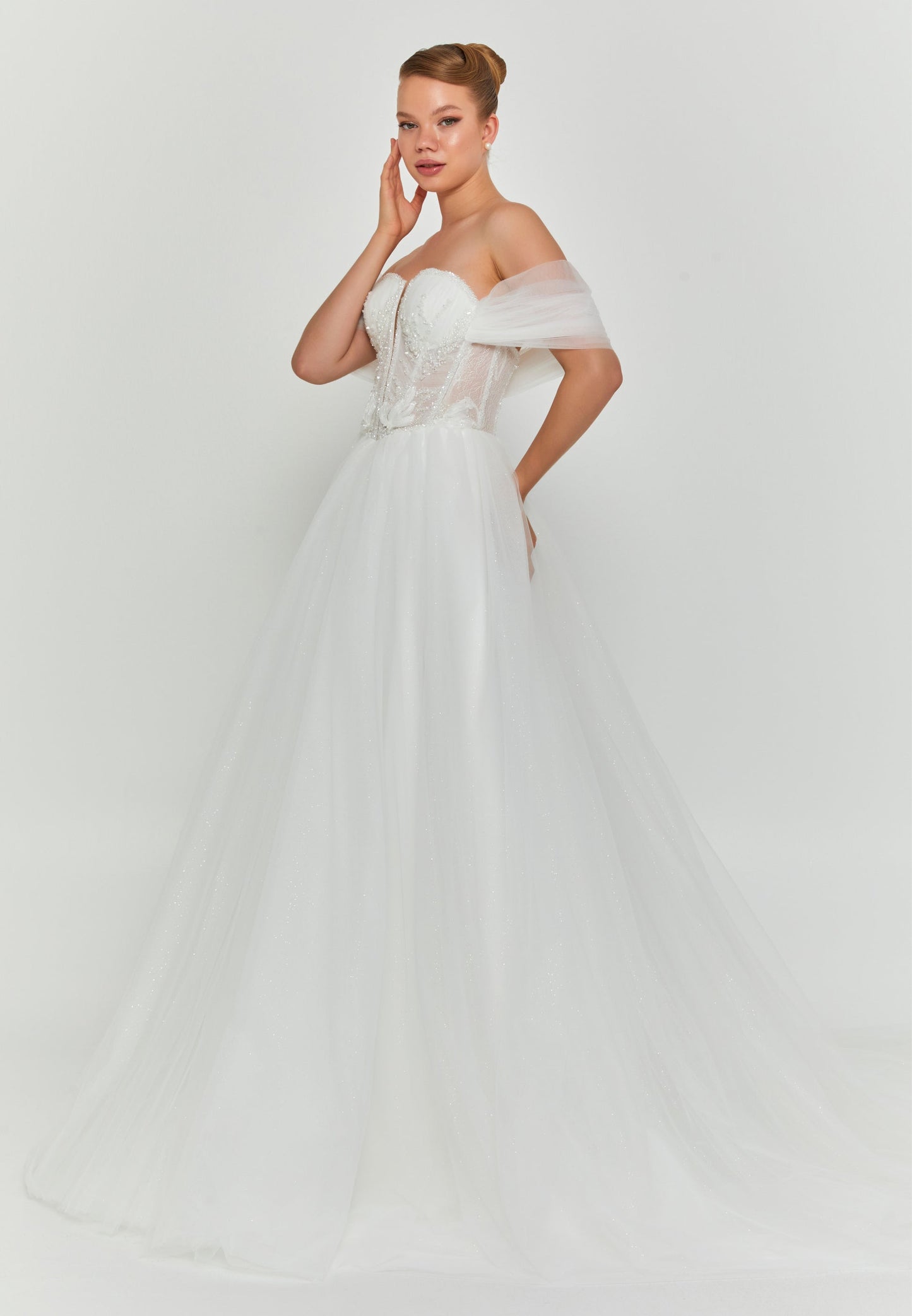 Off Shoulder Maxi Tulle Regular Wedding Dress Unit Price: €200
