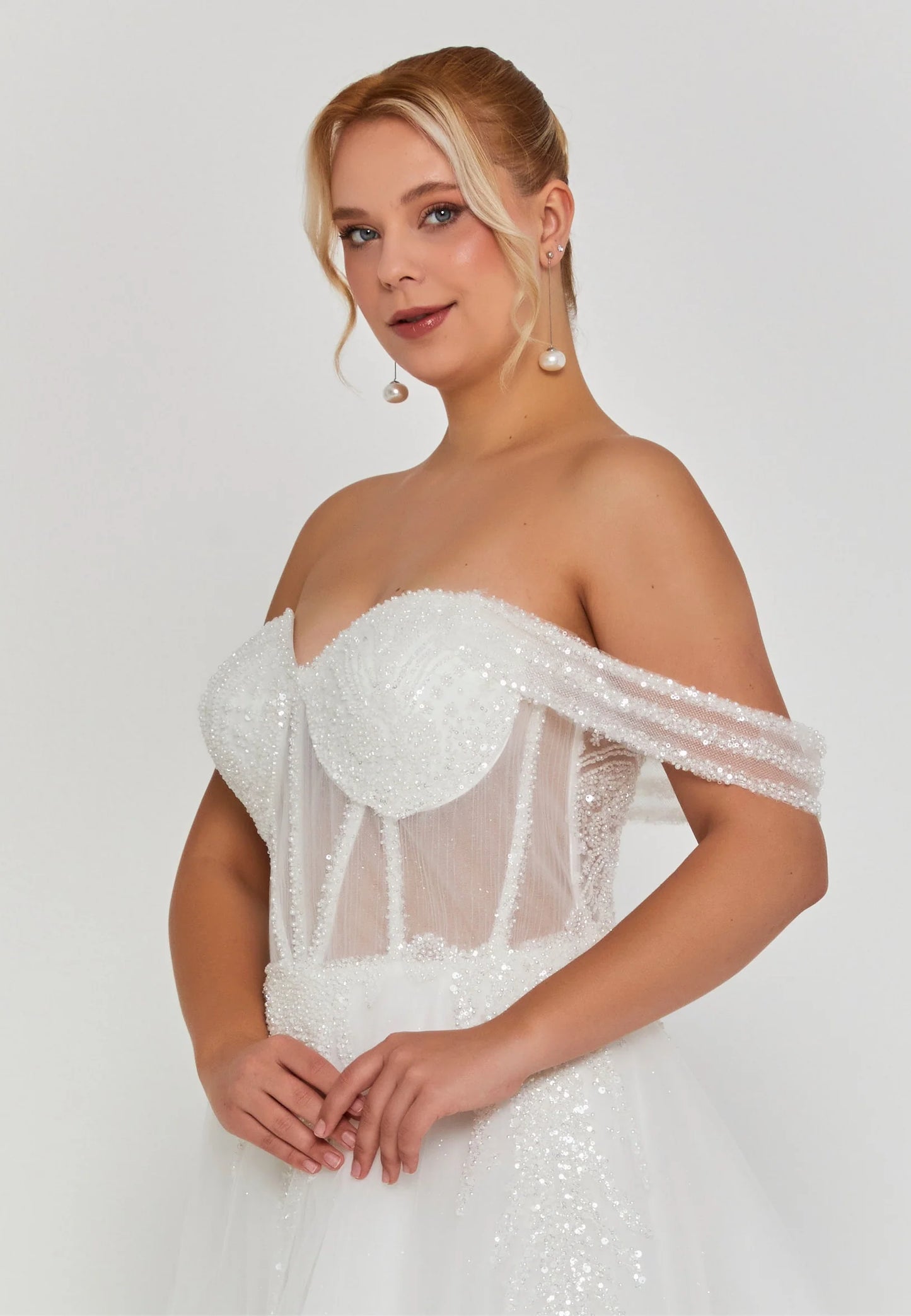 Off Shoulder Maxi Tulle Plus Size Wedding Dress Unit Price: €320