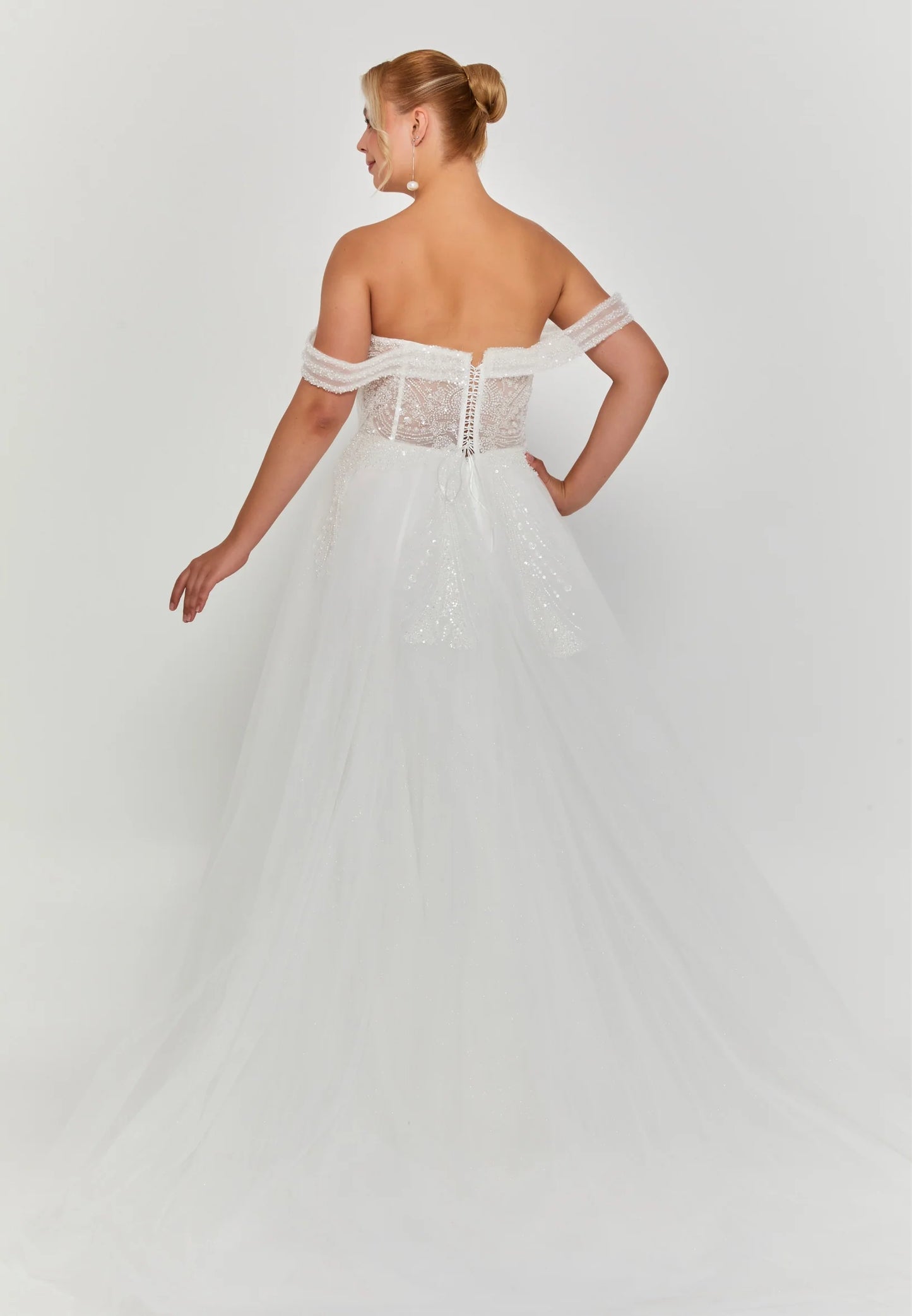 Off Shoulder Maxi Tulle Plus Size Wedding Dress Unit Price: €320