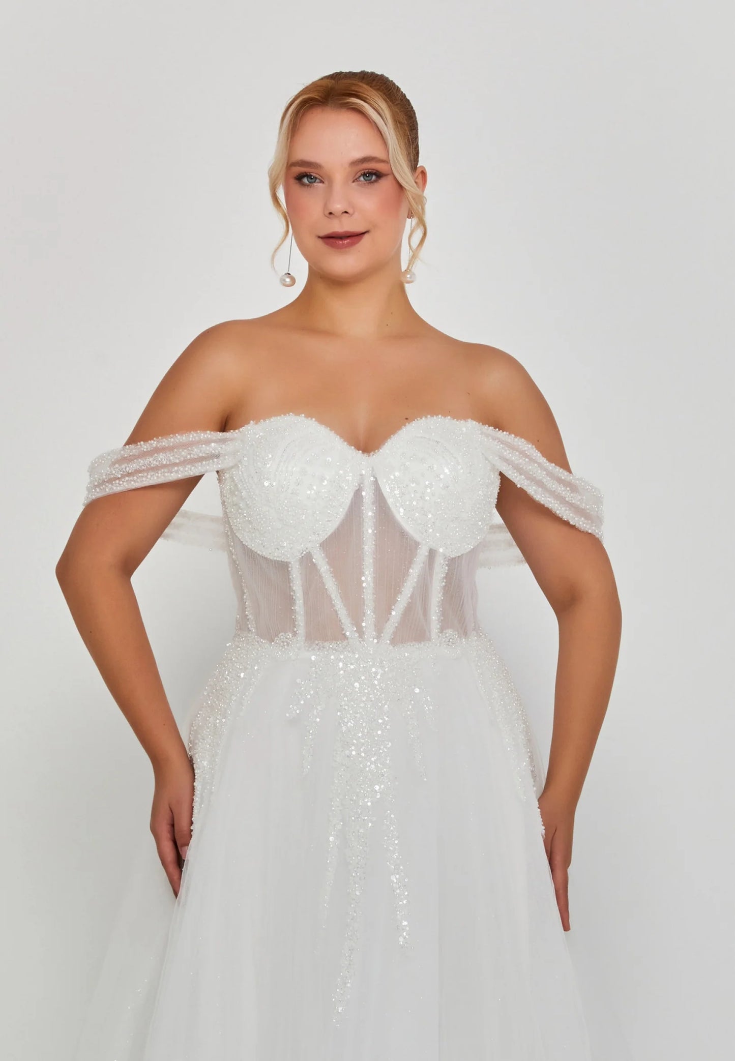 Off Shoulder Maxi Tulle Plus Size Wedding Dress Unit Price: €320