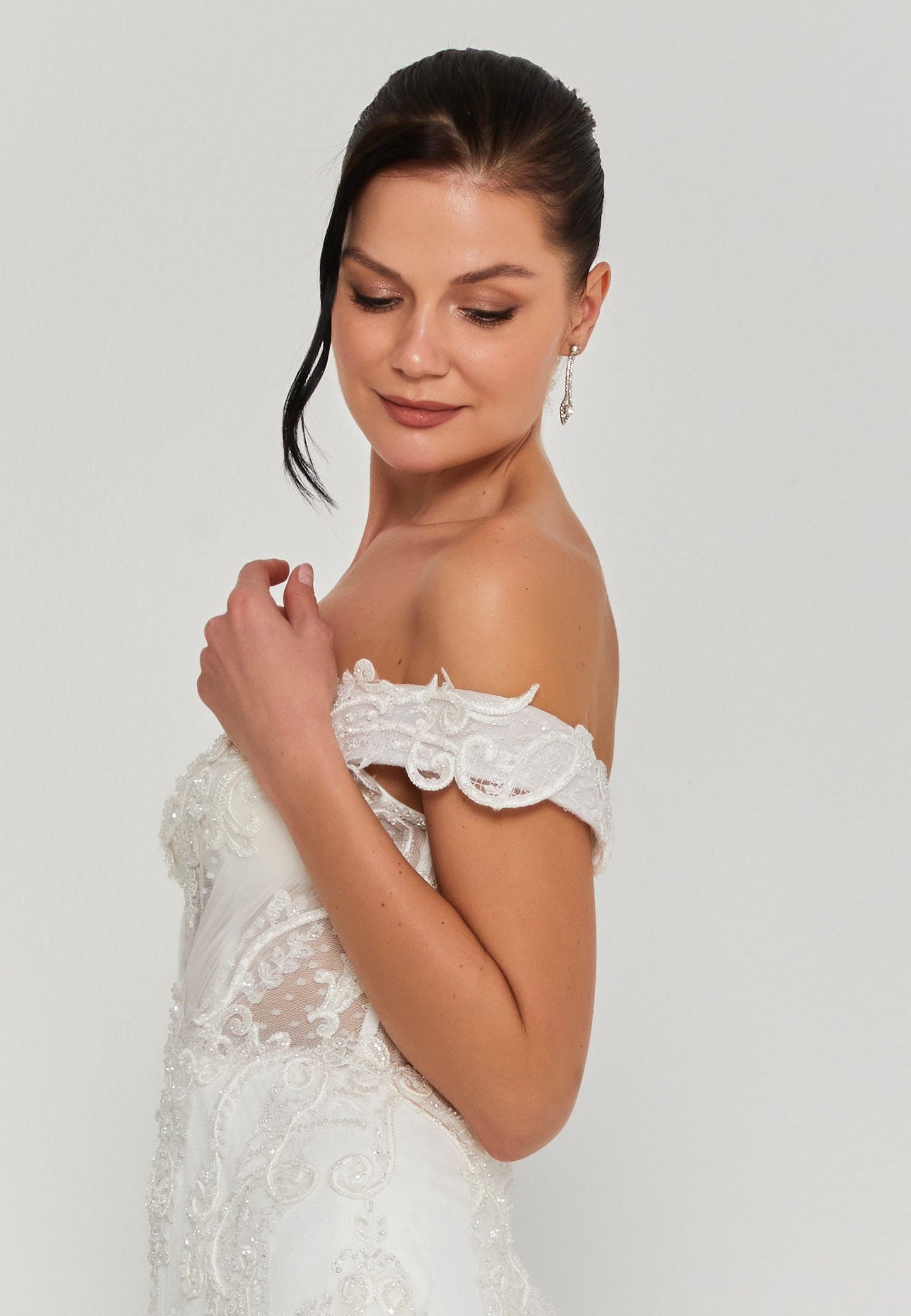 Off Shoulder Maxi Tulle Regular Wedding Dress Unit Price: €300