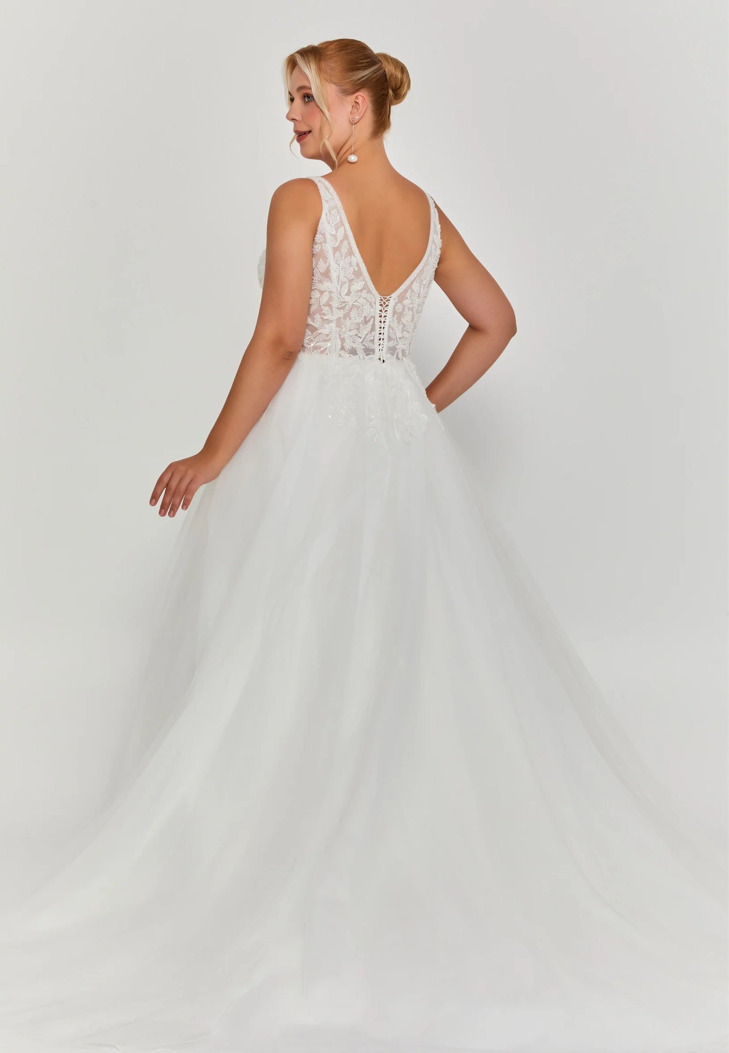 Sleeveless Maxi Tulle Plus Size Wedding Dress Unit Price: €320