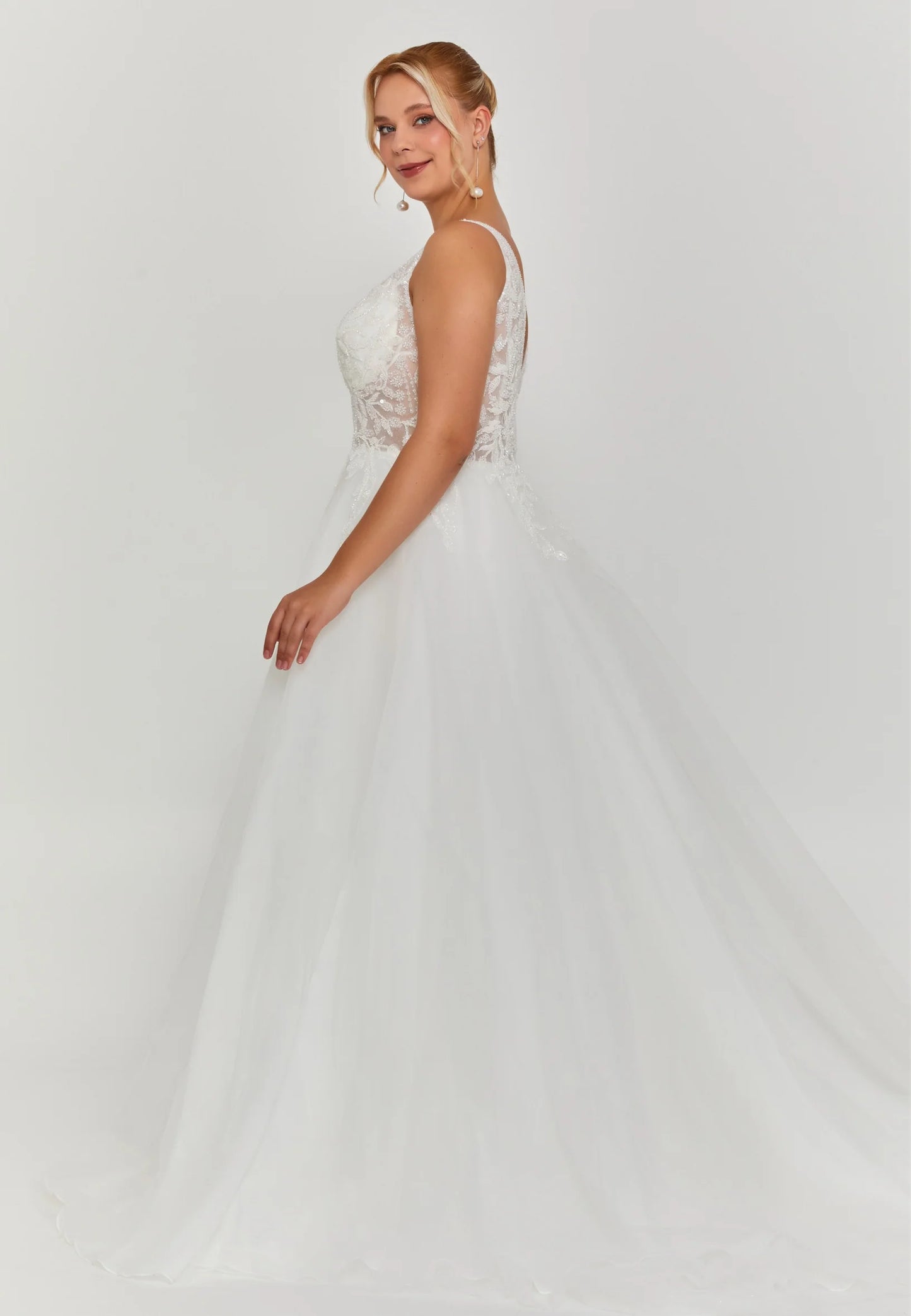Sleeveless Maxi Tulle Plus Size Wedding Dress Unit Price: €320