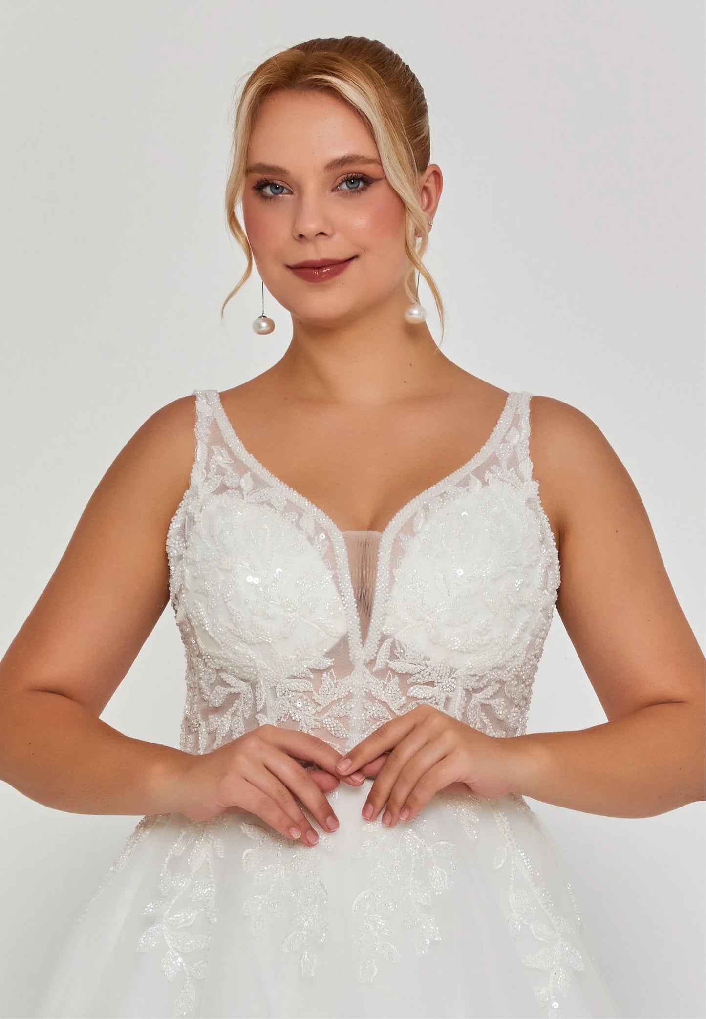 Sleeveless Maxi Tulle Plus Size Wedding Dress Unit Price: €320