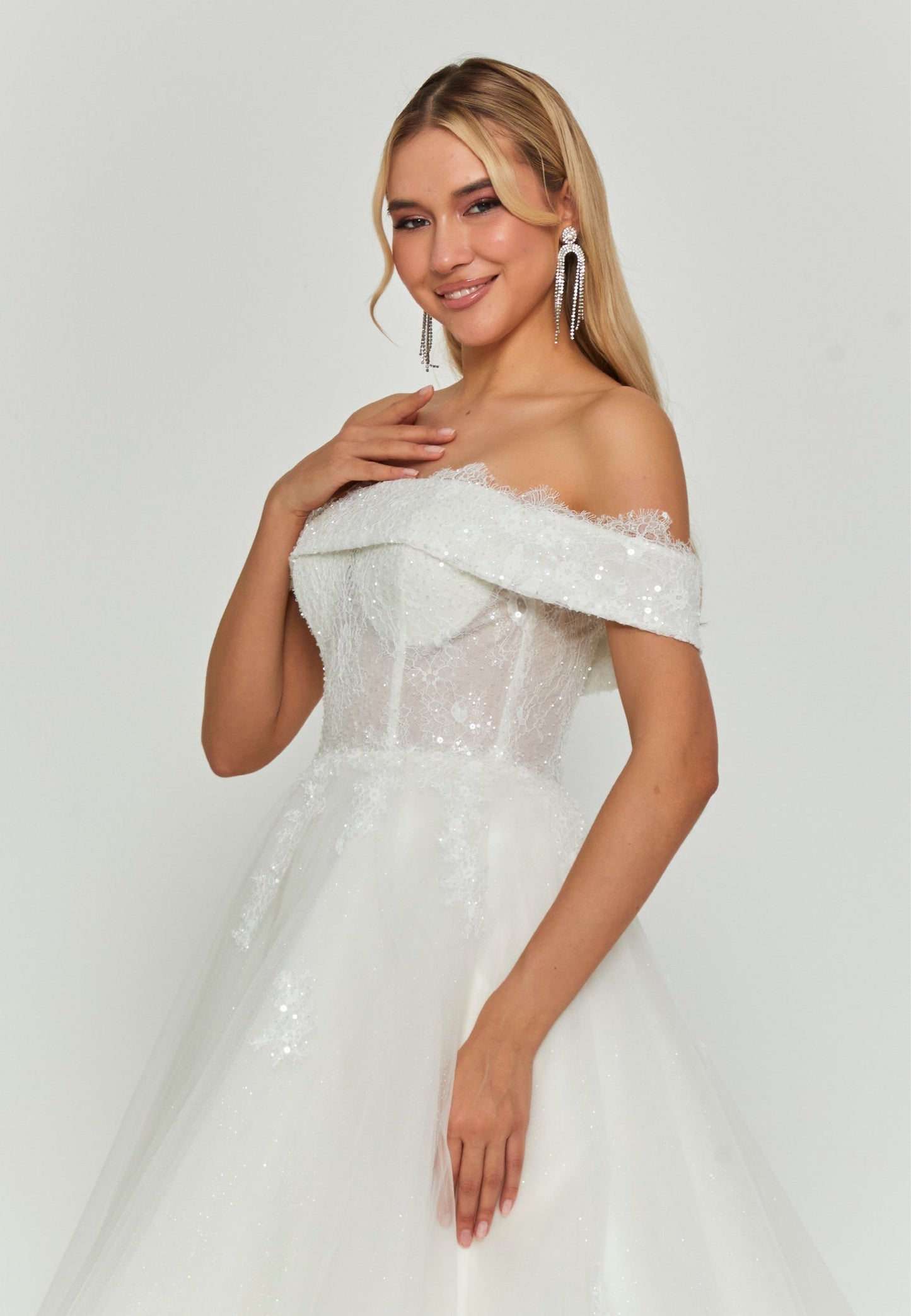 Off Shoulder Maxi Tulle Regular Wedding Dress Unit Price: €350