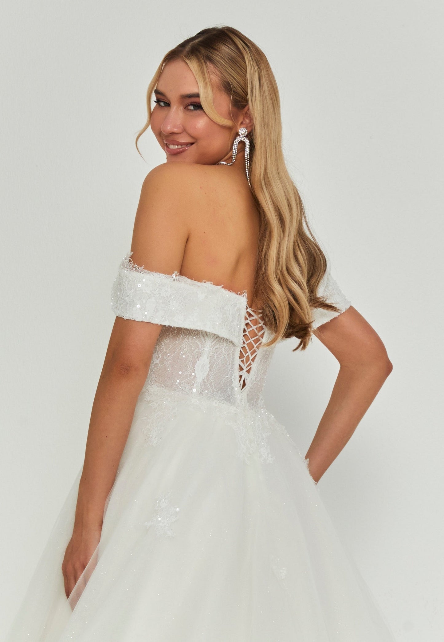 Off Shoulder Maxi Tulle Regular Wedding Dress Unit Price: €350