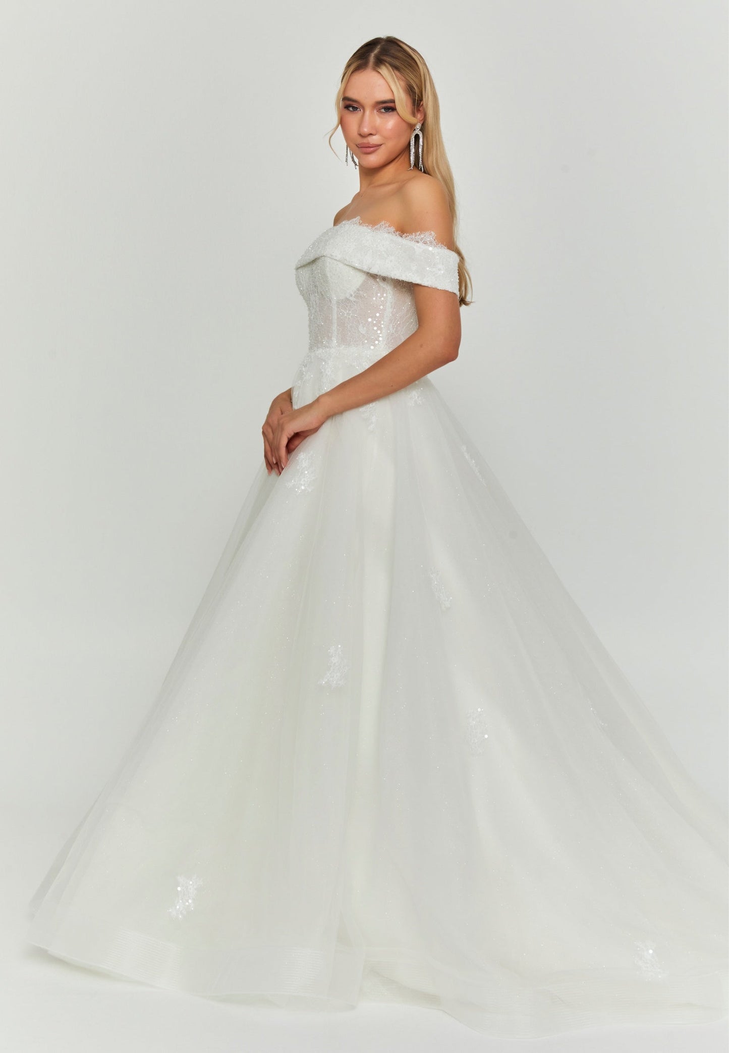Off Shoulder Maxi Tulle Regular Wedding Dress Unit Price: €350
