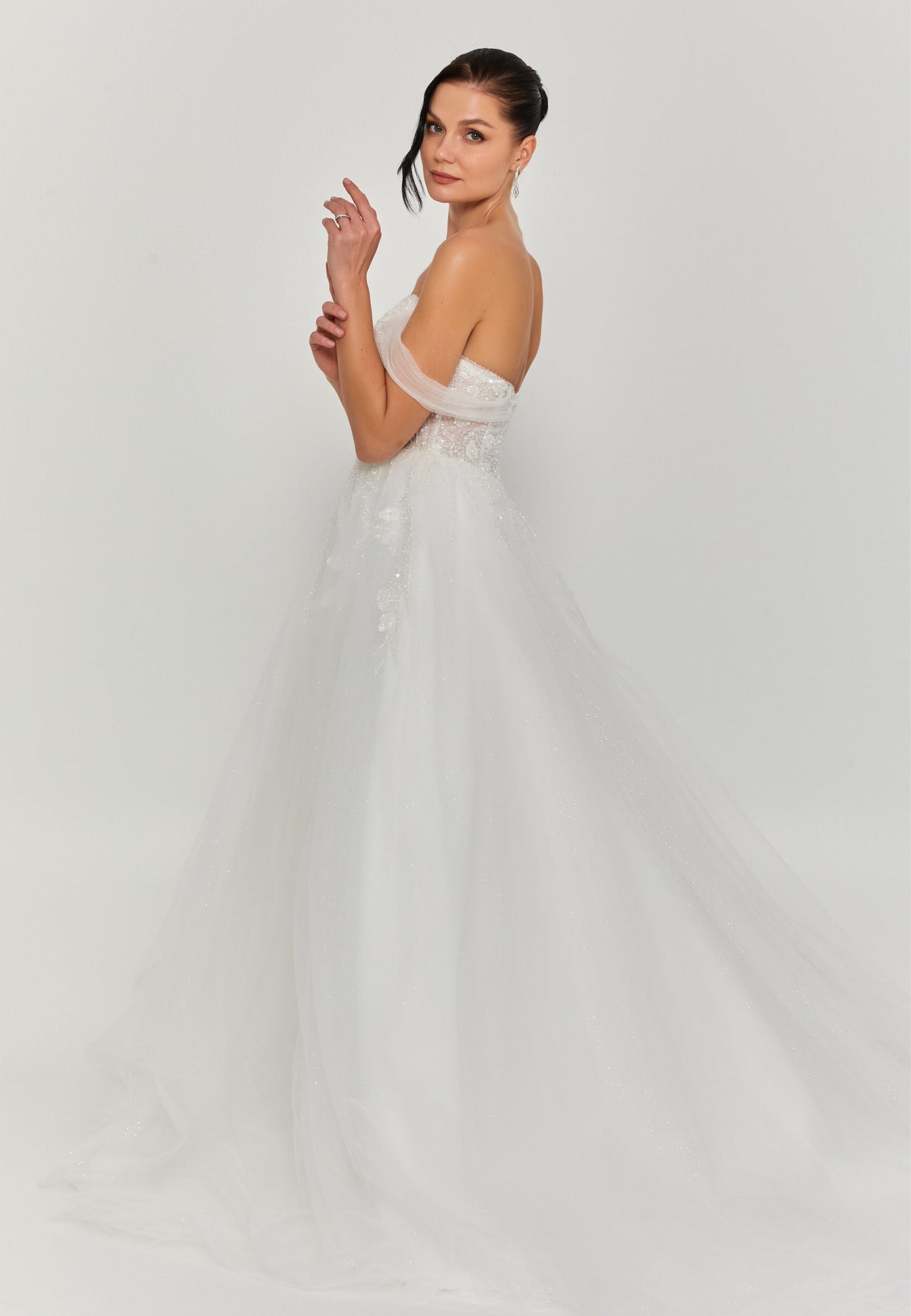 Off Shoulder Maxi Tulle Regular Wedding Dress Unit Price: €200