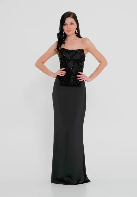 Strapless Satin Lacy Regular Two-Piece Outfit Unit Price: €70