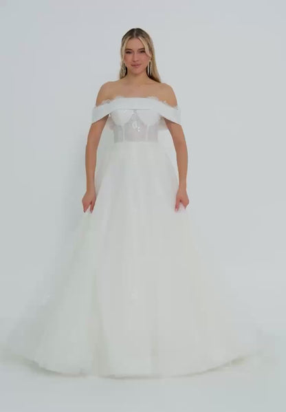 Off Shoulder Maxi Tulle Regular Wedding Dress Unit Price: €350