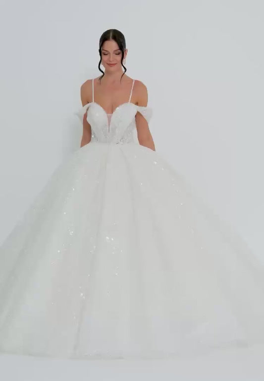 Off Shoulder Maxi Tulle Regular Wedding Dress Unit Price: €625